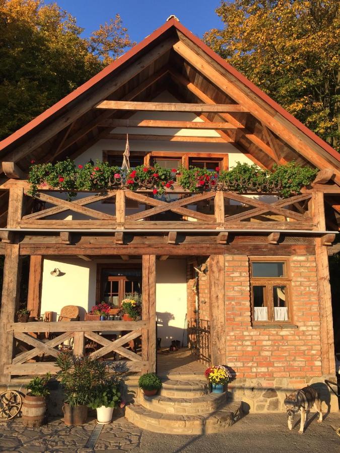 Chata Koniaren Villa Pavlovce ภายนอก รูปภาพ